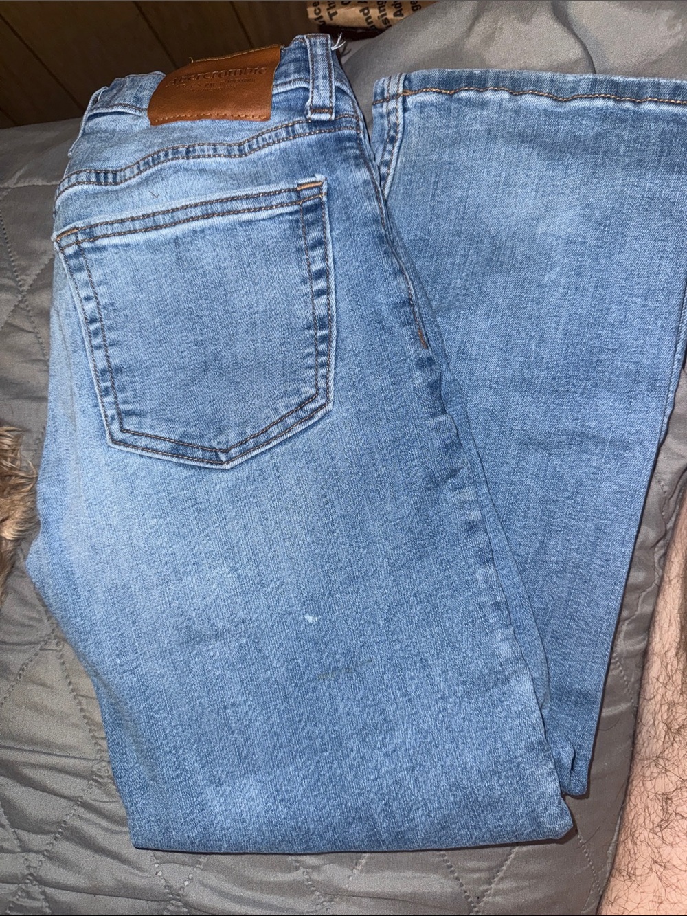 Abercrombie 9/10 “Short” straight jeansLight Wash Blue Denim Jeans